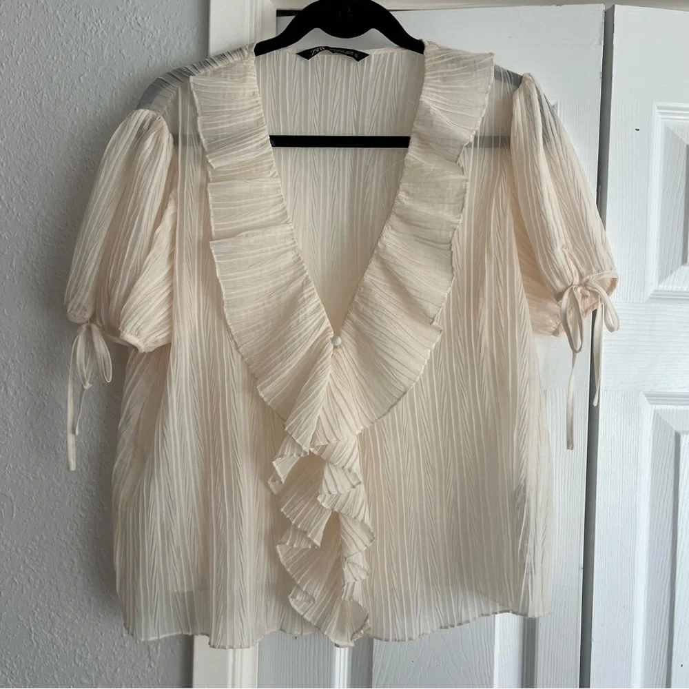 Like-new Zara Cream Ruffle Pleated Crinkle Puff Sleeve Blouse